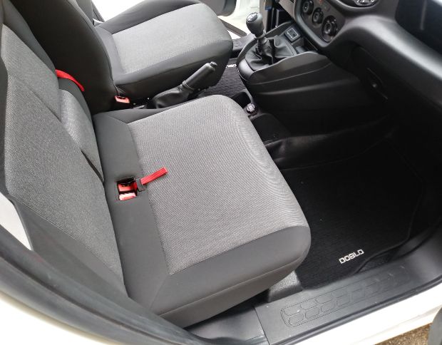 Fiat Doblo 1.3 mjt foto 4