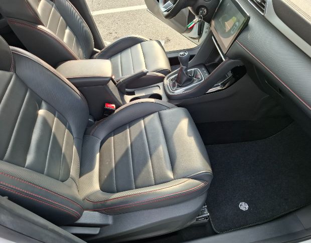 MG zs luxury foto 13