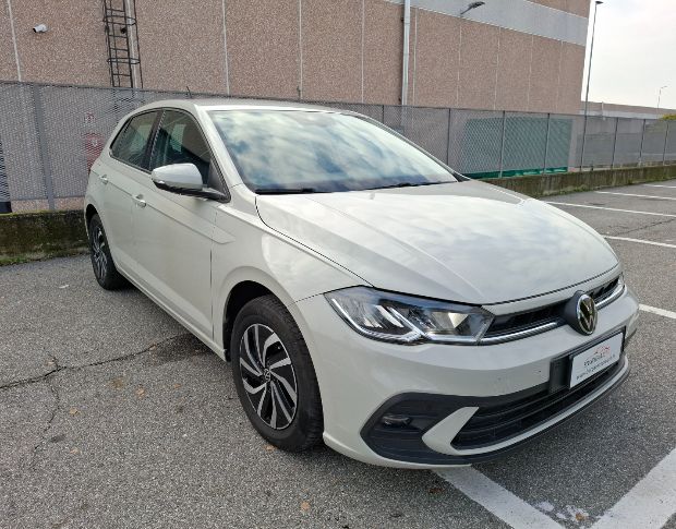 Volkswagen polo Life foto 1