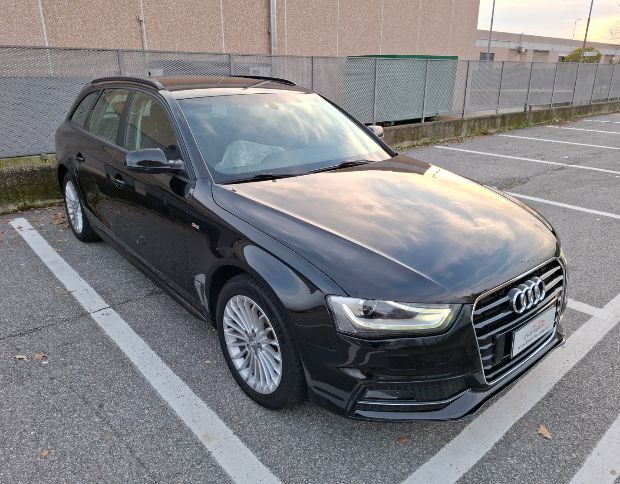Audi a4 s-line foto 1