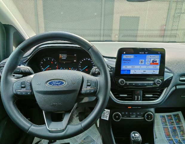 Ford Fiesta titanium foto 8