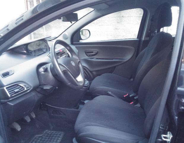 Lancia Ypsilon 1.2 Gold foto 6