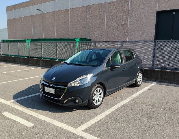 Peugeot 208 1.2 benzina foto 1