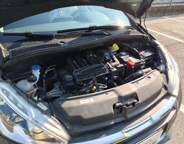 Peugeot 208 1.2 benzina foto 8