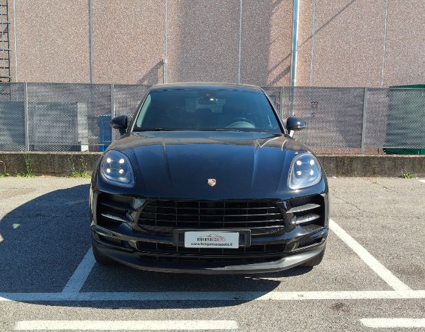 Porsche Macan 2.0 Benzina foto 3